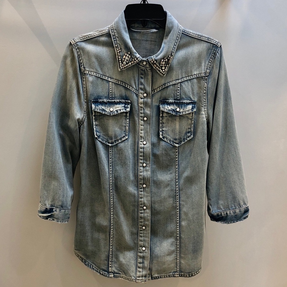 Rhinestone & Studs Denim Shirt! Pearlize snap front! 2 pockets! 3/4 sleeve! S/M - Picture 4 of 15